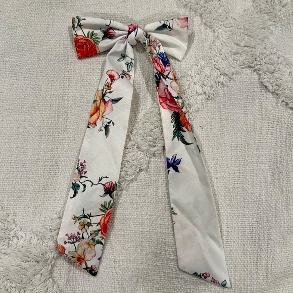 💛FREE w/ Purchase Floral Clip in Hair Bow